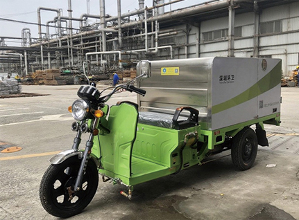 高壓沖洗車(chē)效率和實(shí)力都在線，一機(jī)頂8名清潔工